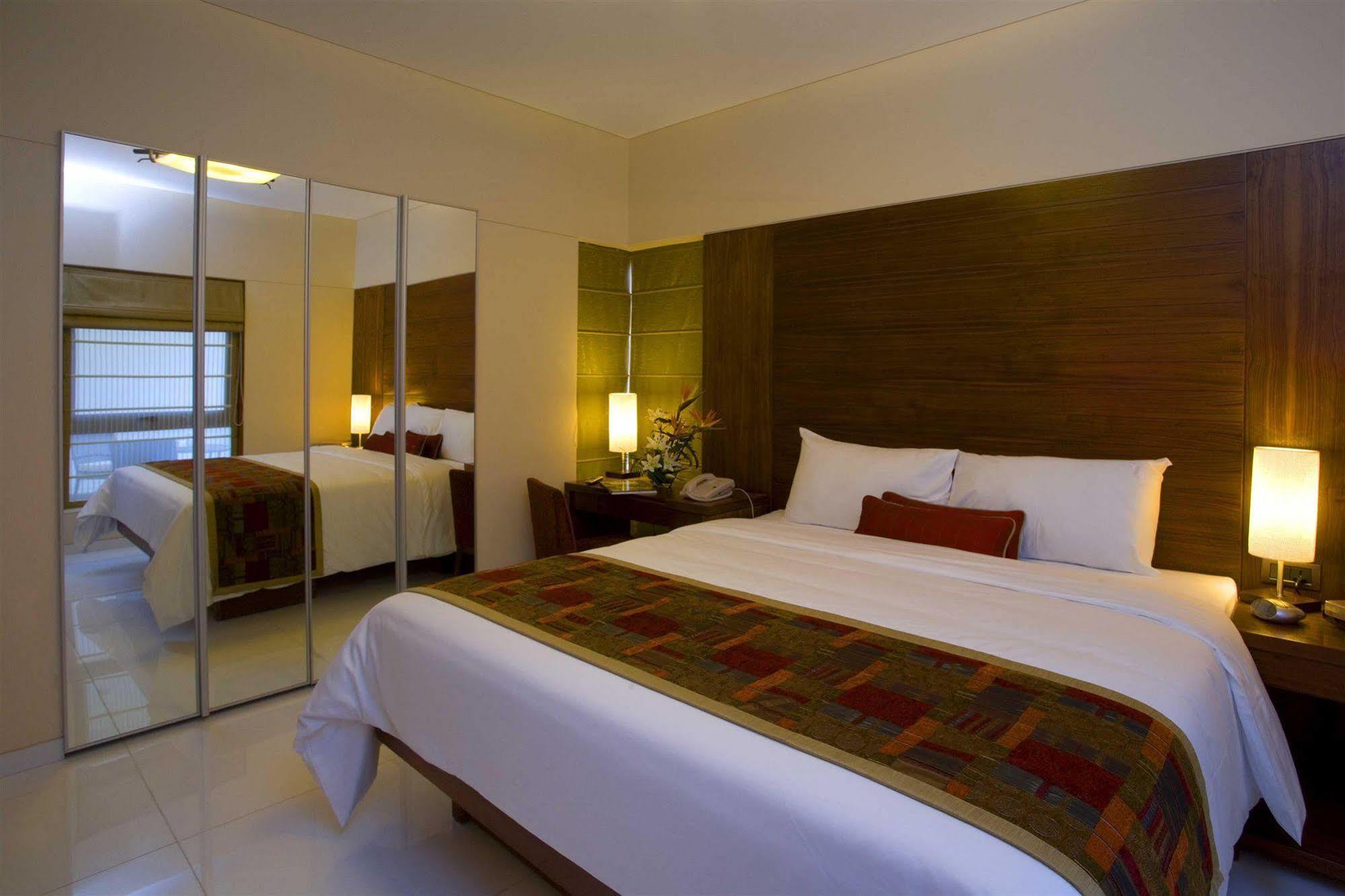 Oakwood Residence Naylor Road Pune Luaran gambar