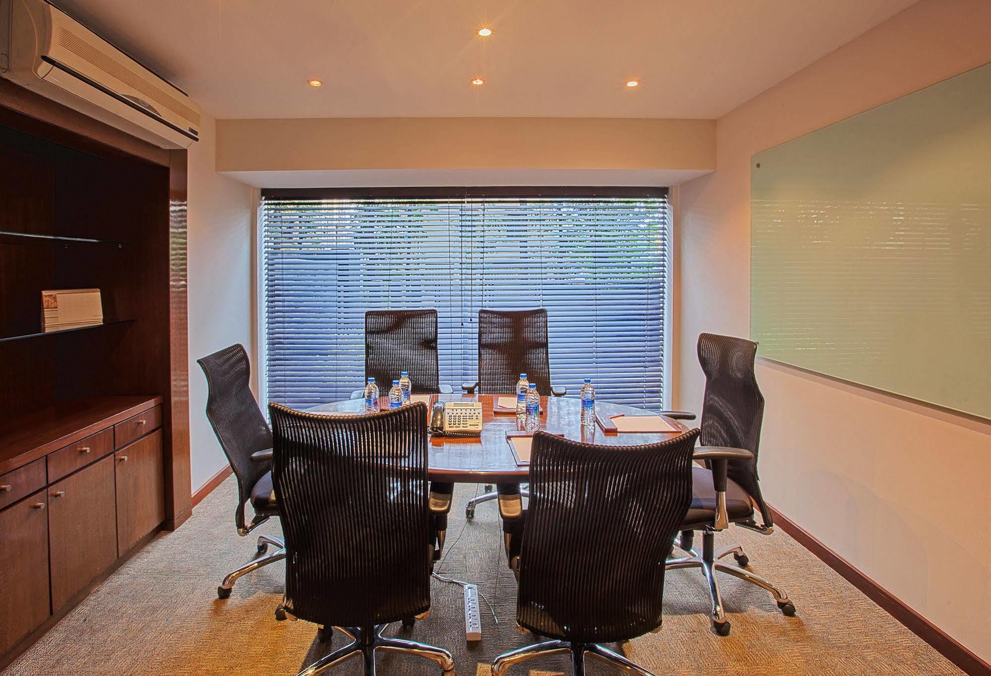 Oakwood Residence Naylor Road Pune Luaran gambar
