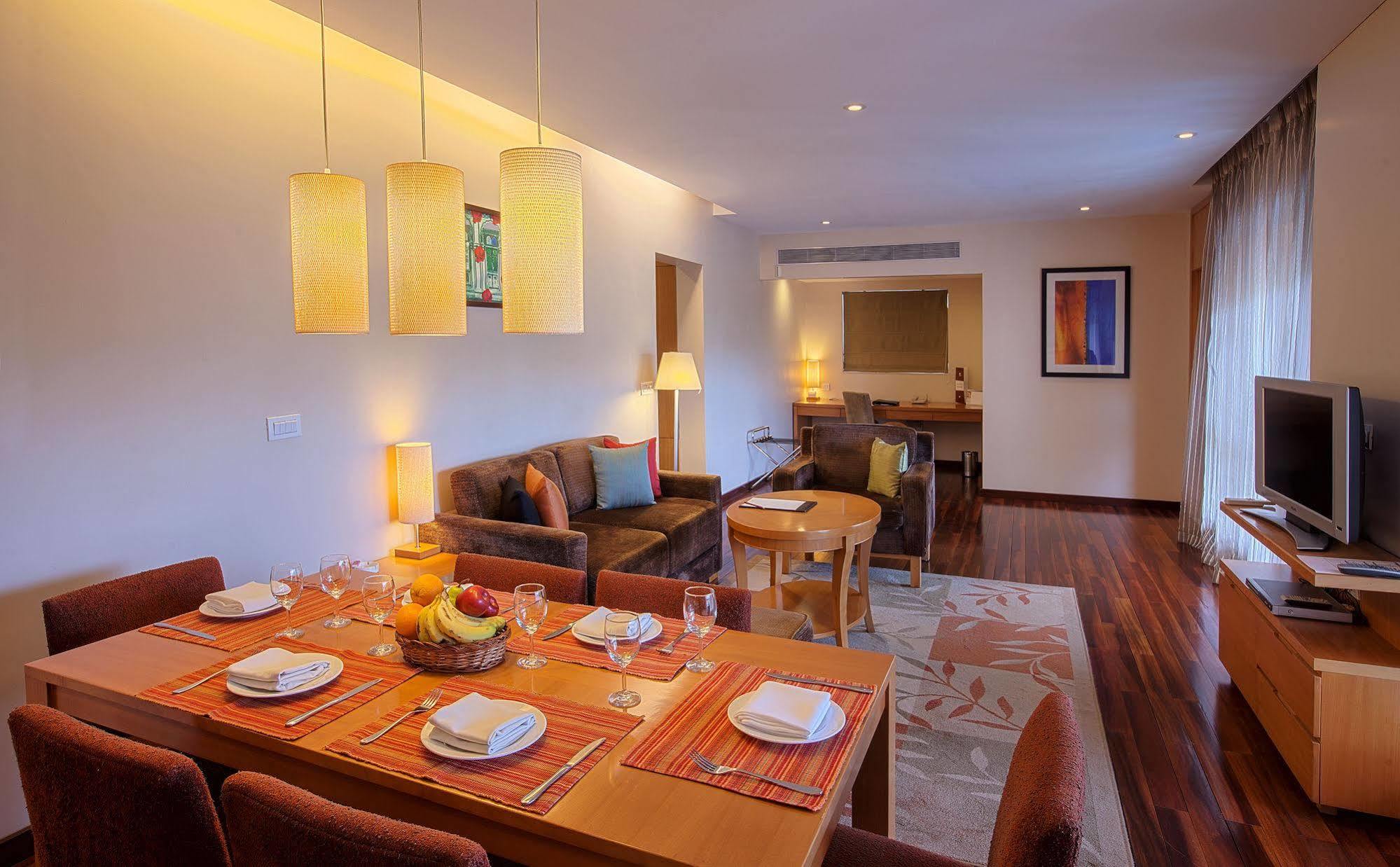 Oakwood Residence Naylor Road Pune Luaran gambar