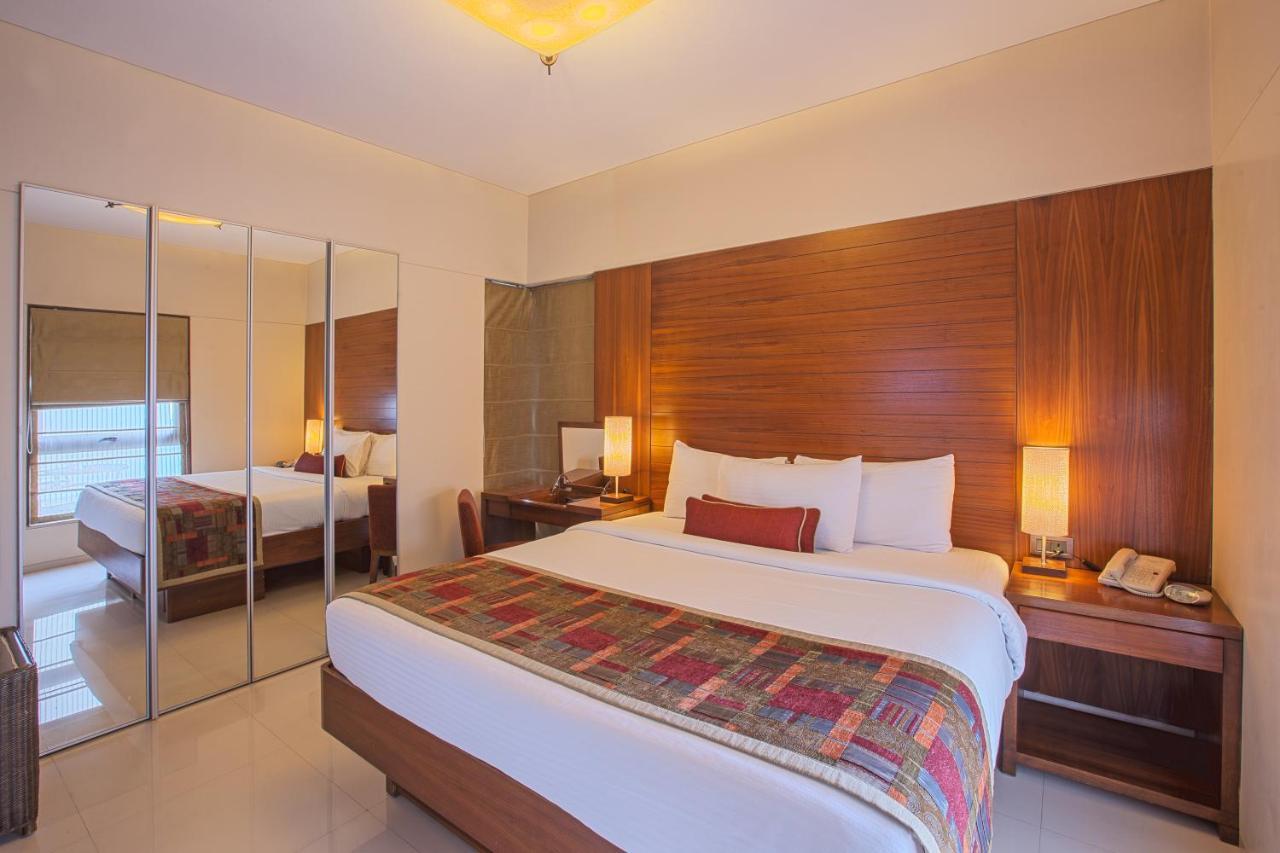 Oakwood Residence Naylor Road Pune Luaran gambar